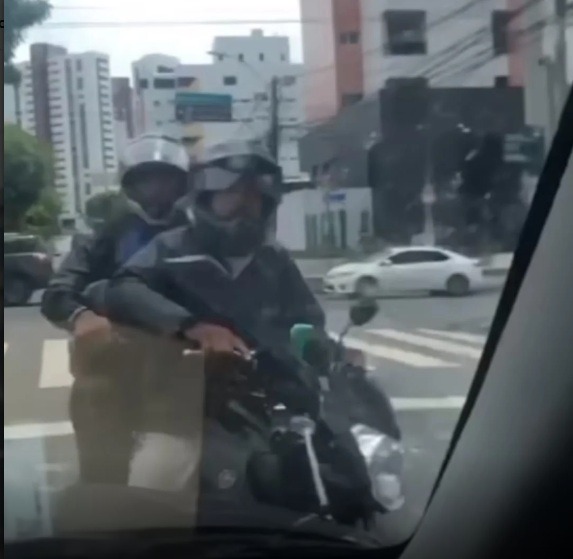 Motociclista será intimado pela polícia após ameaçar mulher no trânsito em Natal