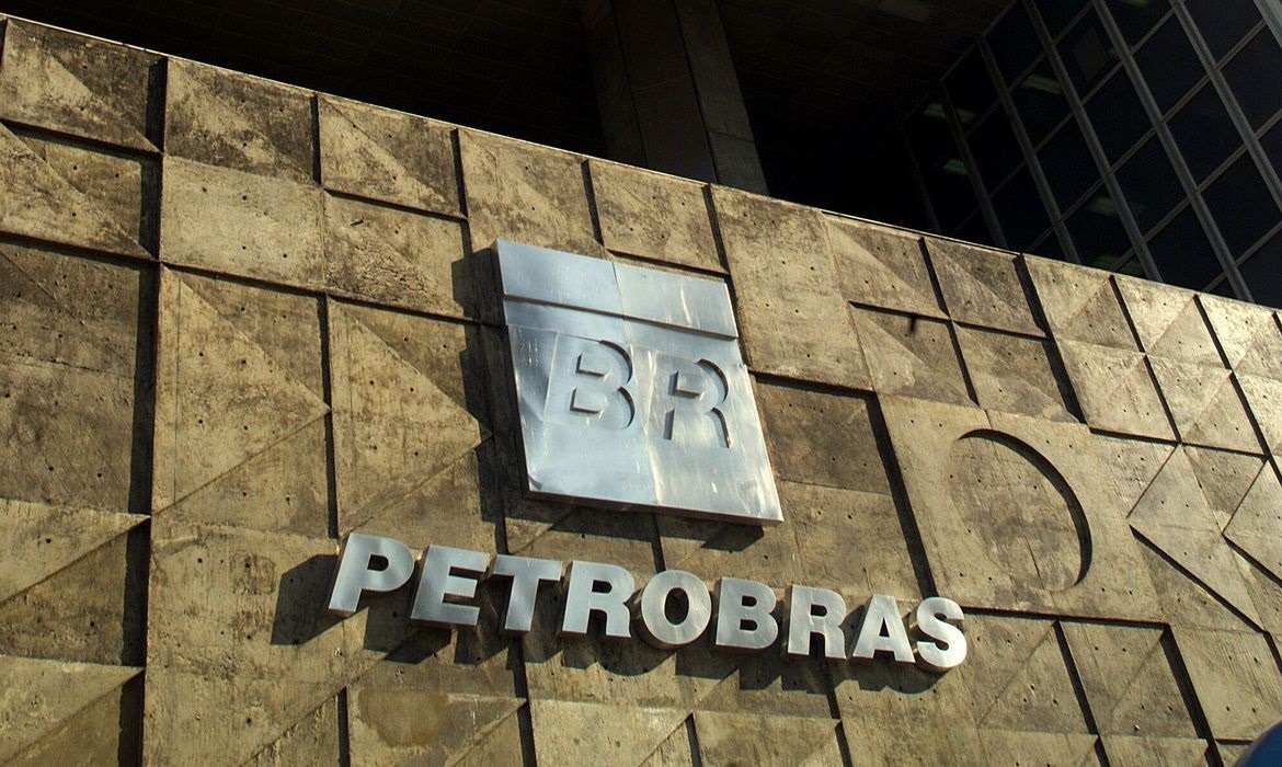 Petrobras perde R$ 55,3 bilhões em valor de mercado e Ibovespa fecha semana com forte queda