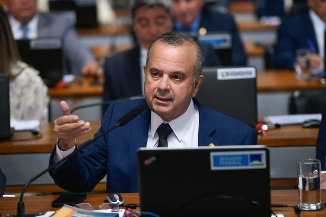 CCJ do Senado aprova aprova PEC que criminaliza posse e porte de drogas com emenda de Rogério Marinho