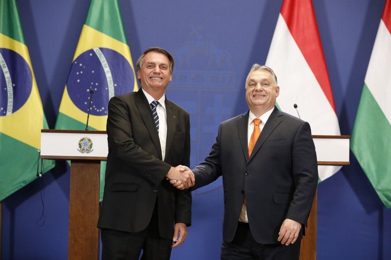 Chamado ao Itamaraty, embaixador húngaro silencia sobre abrigo a Bolsonaro