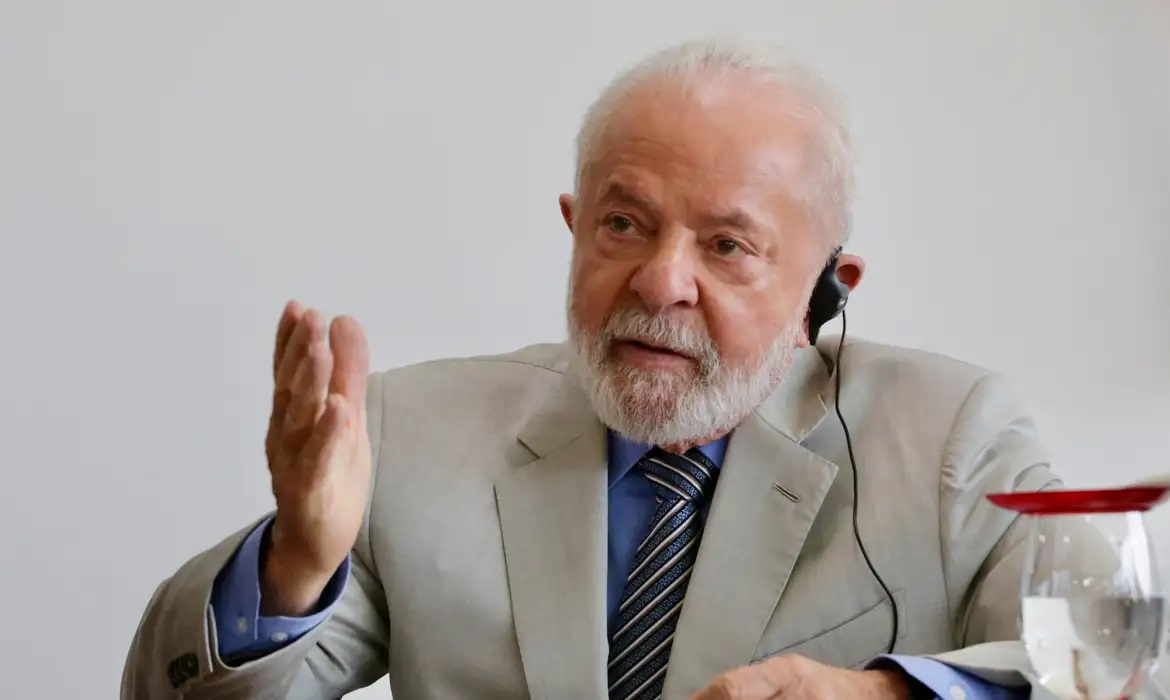 Lula aumenta em até 42% valores de diárias de ministros em viagens