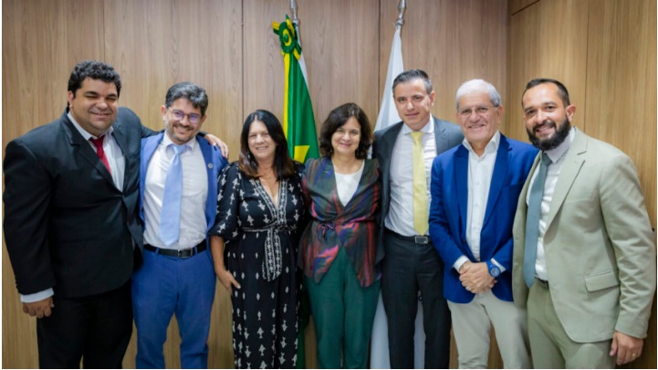 Ministra de Lula manda R$ 55 milhões para cidade e filho vira secretário municipal
