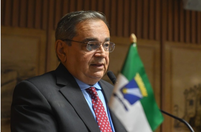 Álvaro Dias justifica exonerações na Prefeitura e afirma que Nina Souza "desagrega"