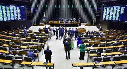 Congresso retoma as atividades parlamentares com 27 vetos presidenciais pendentes de análise