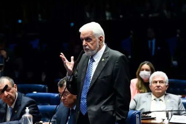 Nem líder de Lula no Senado, Jaques Wagner, aceita igualar Israel a Hitler