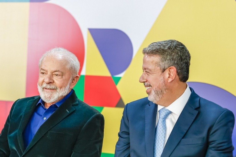 Lula cede ao Centrão e vai elaborar calendário para pagar emendas parlamentares