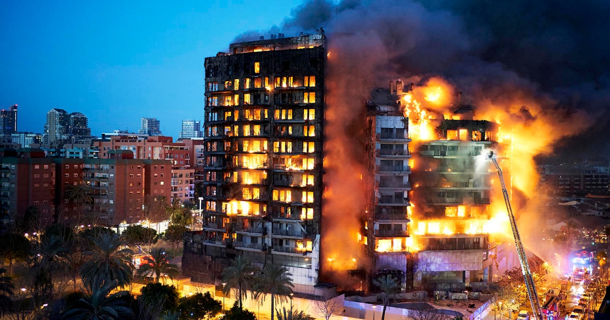 Fogo engole prédio e deixa mortos e desaparecidos na Espanha