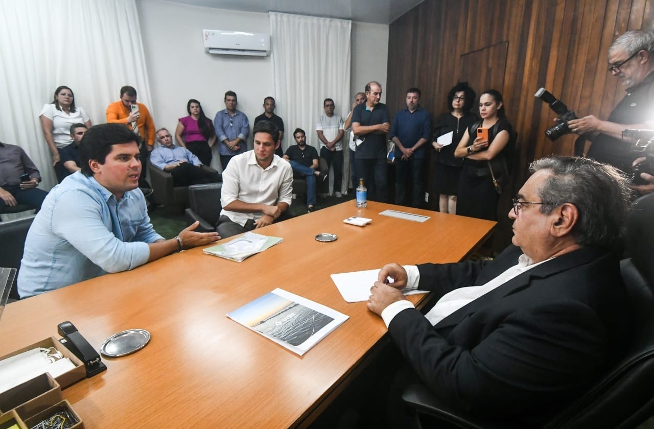 Prefeito Álvaro Dias recebe ministro do Esporte André Fufuca