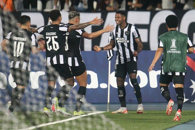 Botafogo vence Bragantino com recorde e larga na frente na pré-Libertadores; veja os gols