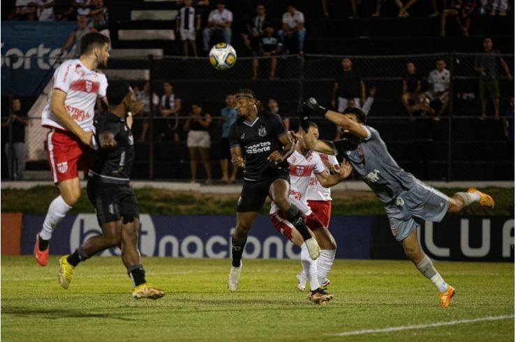Copa do Nordeste: Com um a menos, ABC segura empate com CRB no Frasqueirão; veja melhores momentos