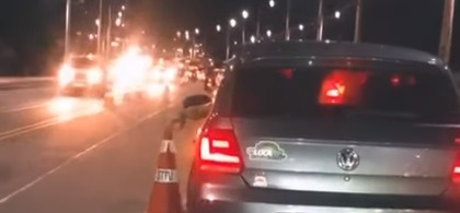 VÍDEO: Motorista é flagrado derrubando cones de sinalização na Felizardo Moura