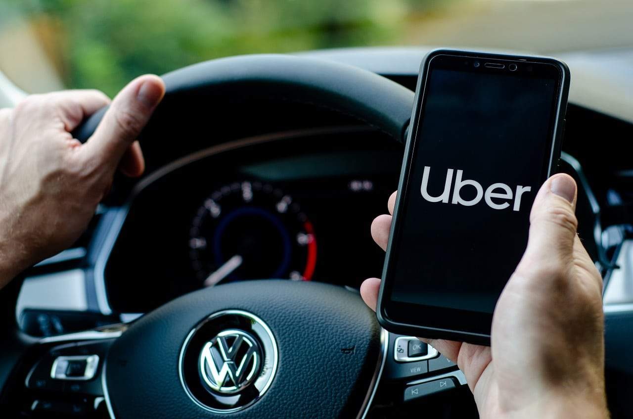 Uber vai encerrar operação em cidade que aprovou lei trabalhista para motoristas de aplicativos