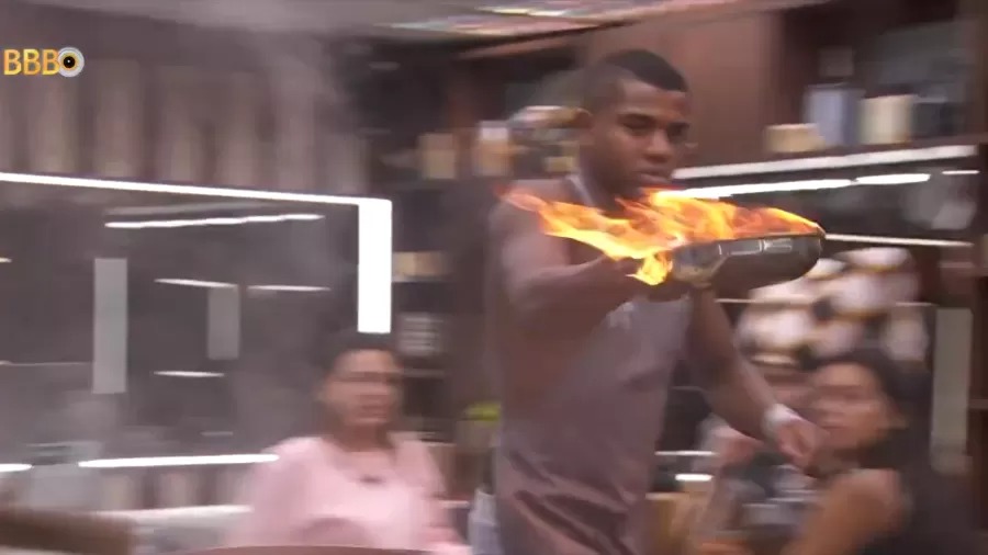 VÍDEO: Frigideira pega fogo no BBB 24 e deixa brothers assustados; ASSISTA