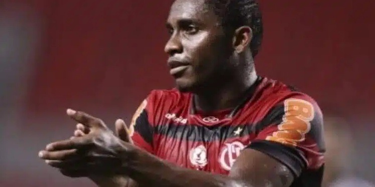 Famoso ex-jogador do Flamengo é considerado foragido da Justiça