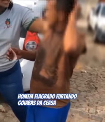 VÍDEO: Homem é flagrado furtando goiabas de mulher que o ajudava na Ceasa