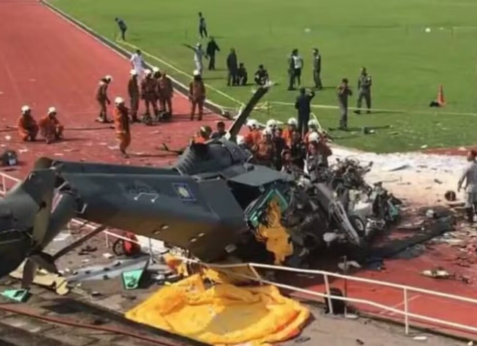 VÍDEO: Helicópteros colidem no ar durante ensaio para desfile da marinha; 10 pessoas morreram