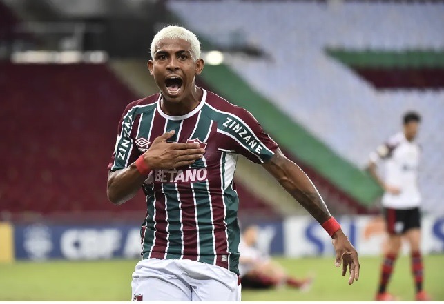 Fluminense afasta três jogadores por festa em hotel