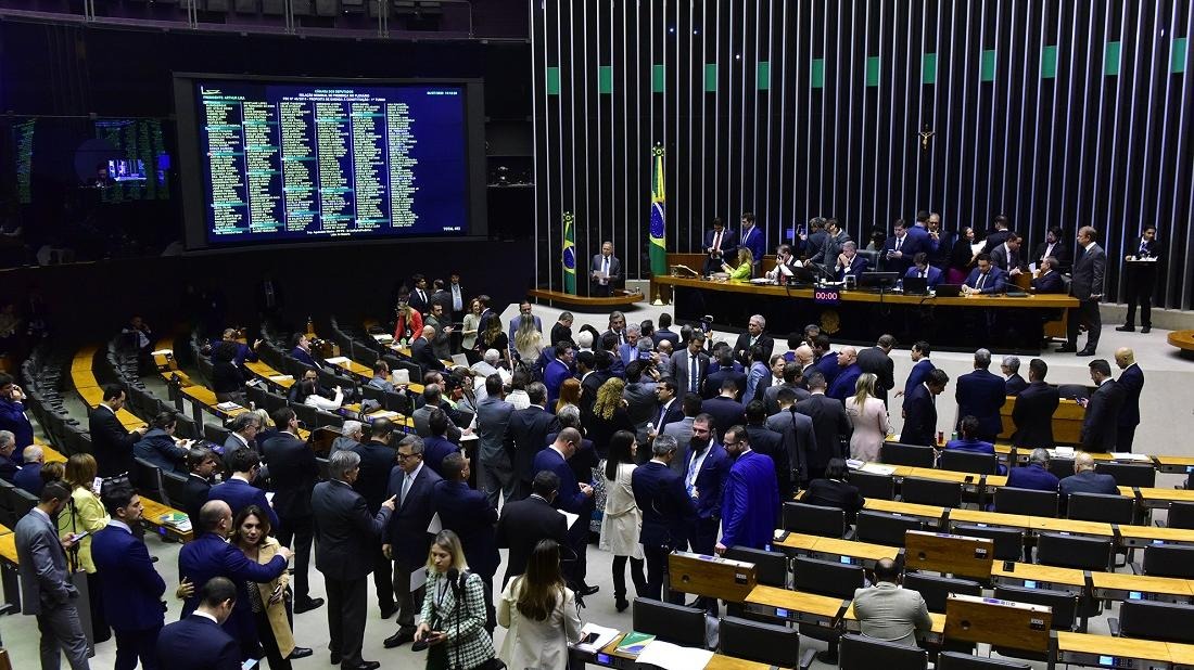 Governo ganha tempo e consegue adiar possível derrubada de veto de Lula sobre saidinha