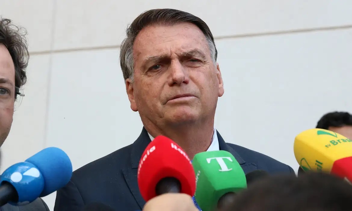 Internado desde domingo, Bolsonaro tem novo boletim médico divulgado; confira