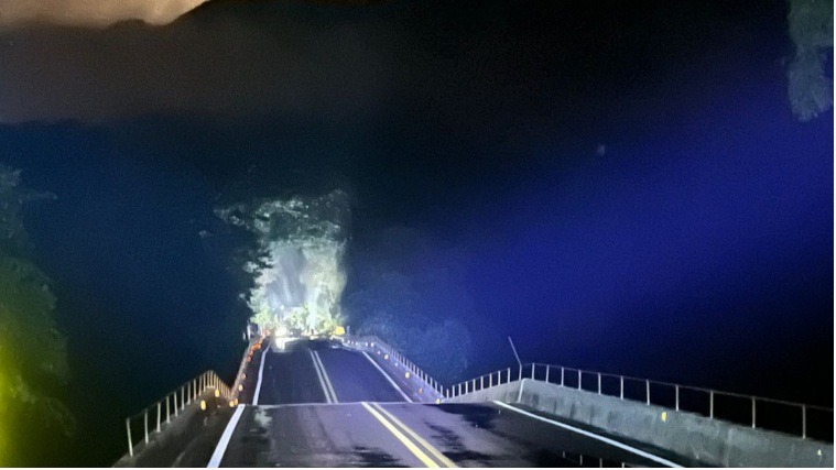 Ponte em Caxias, no RS, cai após tremores
