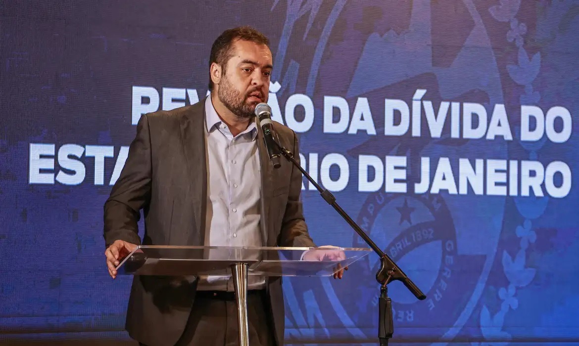 TRE-RJ absolve Cláudio Castro e mantém mandato de governador do Rio