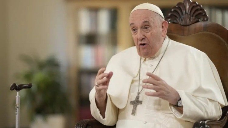 Papa Francisco pede desculpas após comentário homofóbico, diz Vaticano