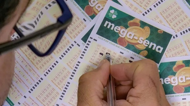 Mega-Sena acumula e prêmio chega a R$ 100 milhões; veja dezenas sorteadas