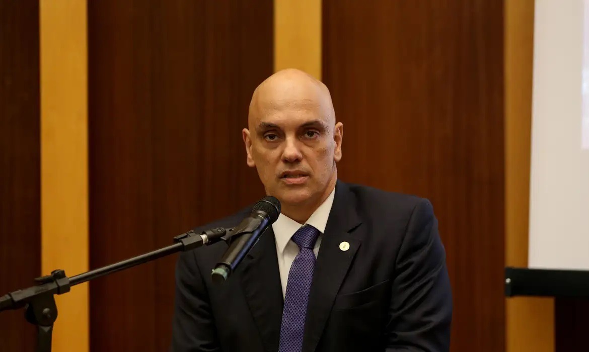 Moraes autoriza transferência de Lessa e retira sigilo de delação