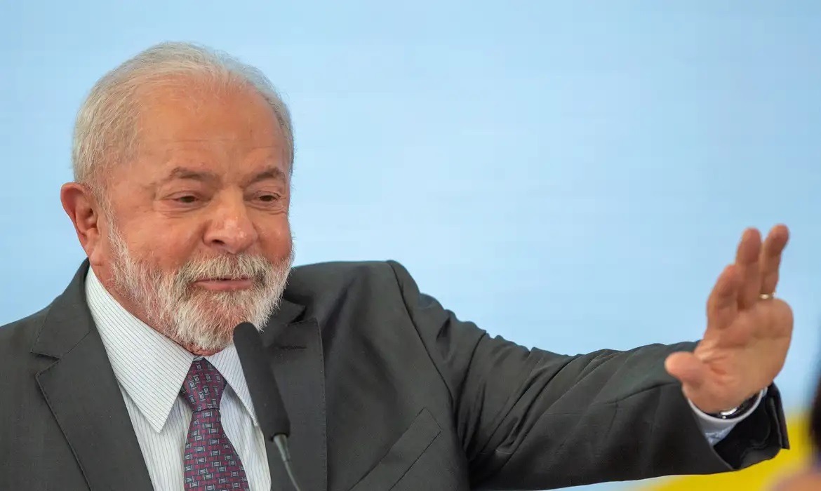 VÍDEO: Lula diz que Haddad é "excelente ministro da Defesa", mas ele é da Fazenda; ASSISTA