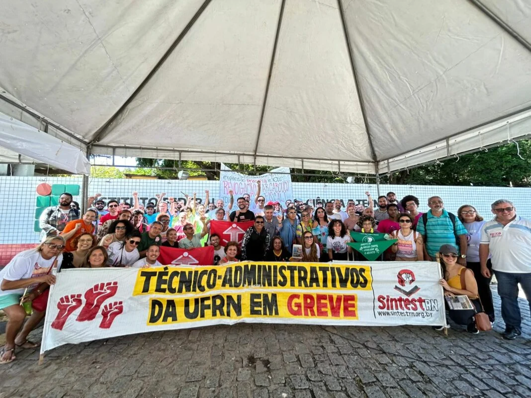 Servidores do IFRN aceitam proposta, mas fim da greve depende de assinatura de acordo