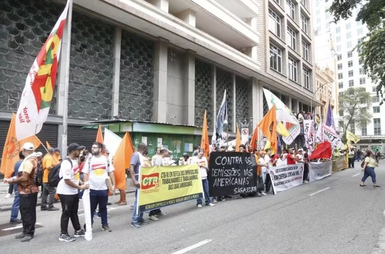 Parcela de trabalhadores sindicalizados no Brasil cai à metade em 11 anos, diz IBGE