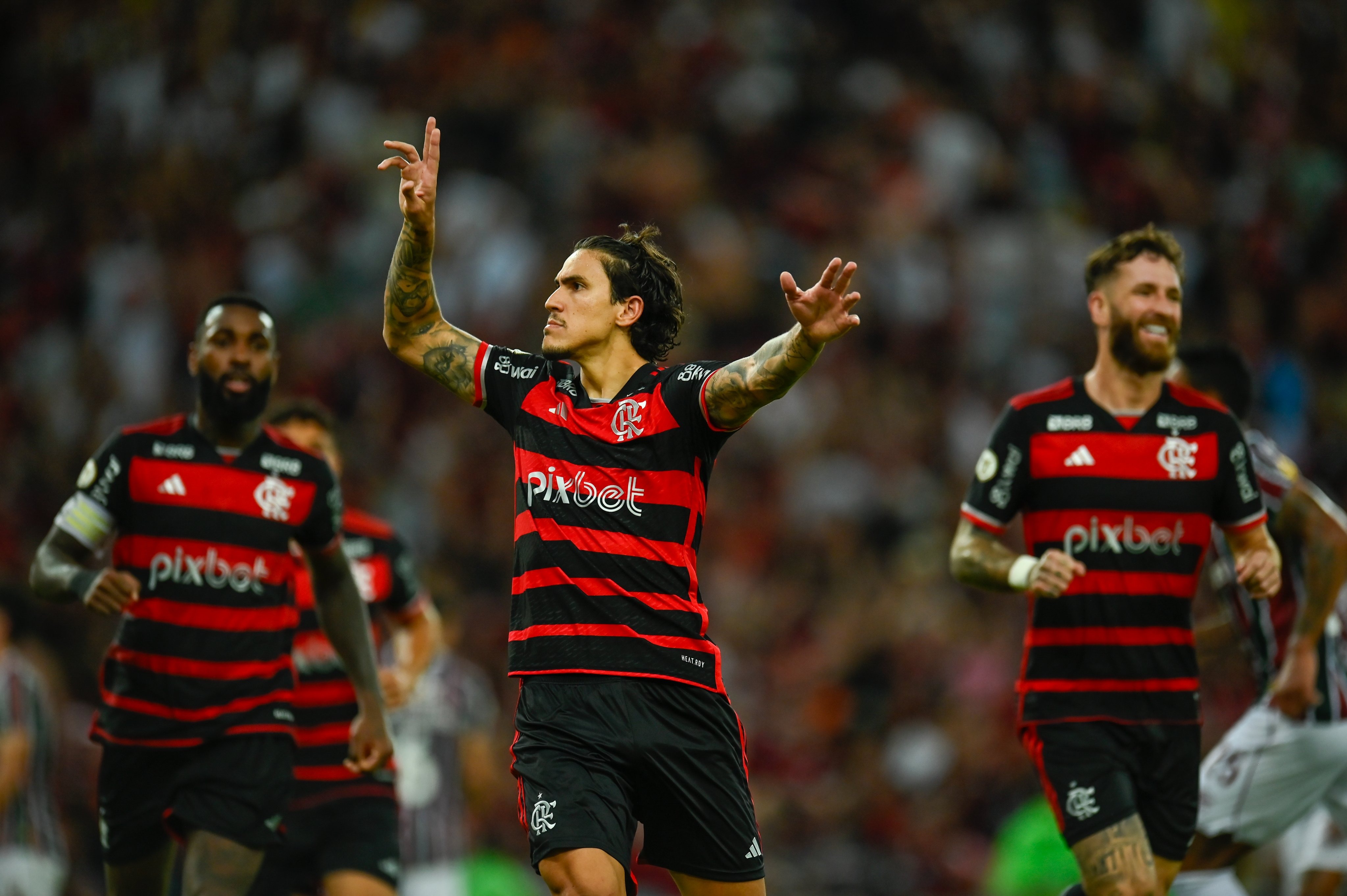 Pênalti para o Flamengo foi bem marcado? Colunistas divergem
