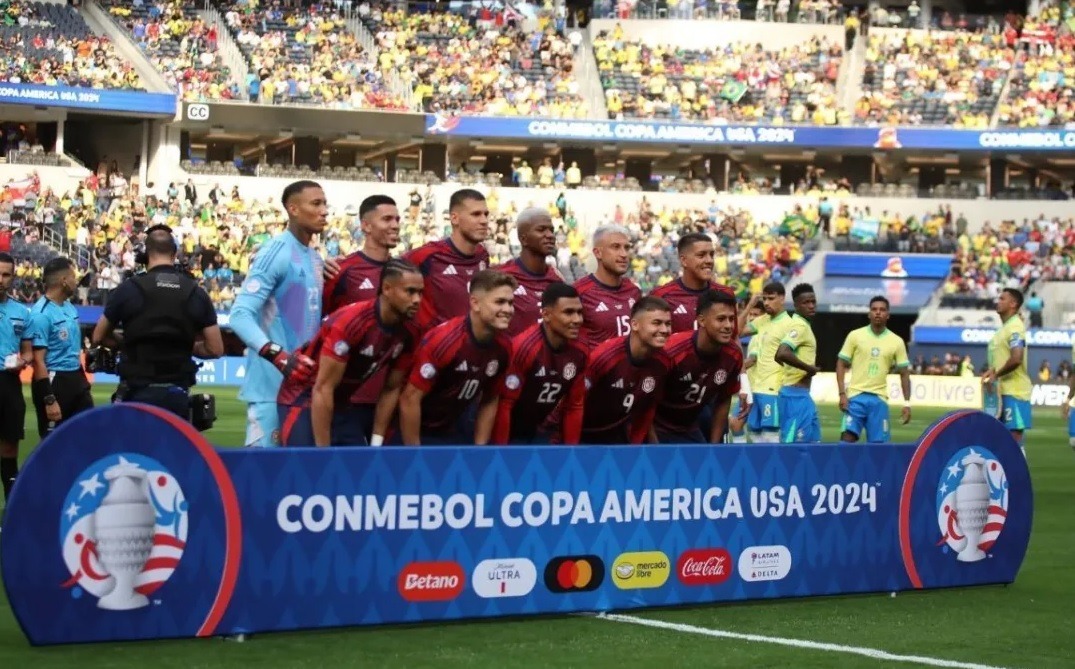 Cartão rosa é usado pela primeira vez em Brasil x Costa Rica