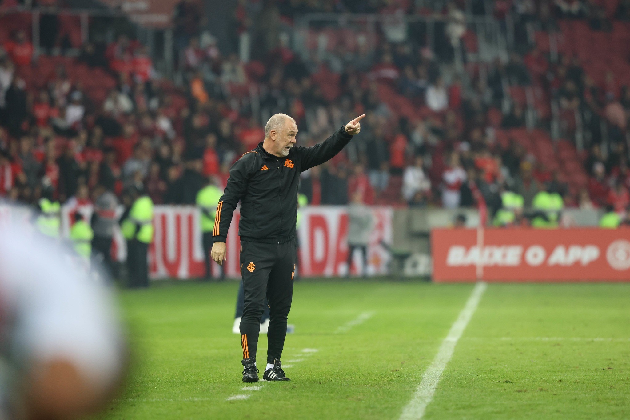 Fluminense anuncia técnico ex-seleção até o final de 2024