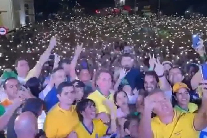 VÍDEO: Bolsonaro é recebido por multidão no Pará e Eduardo provoca críticos