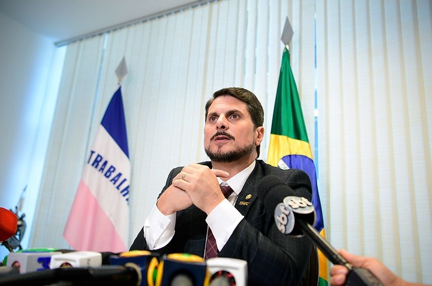 Senador diz ter provas de que Moraes fraudou eleições em favor de Lula