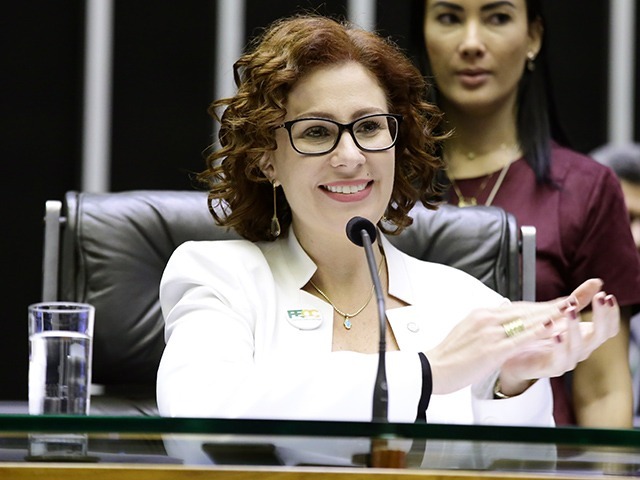 VÍDEO: Carla Zambelli chama Benedita de “Chica da Silva”, e deputada do PT diz que vai à Justiça
