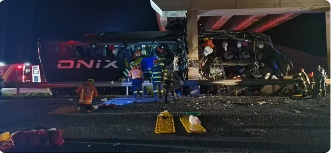 Acidente com ônibus deixa 10 mortos e mais de 40 feridos no interior de SP