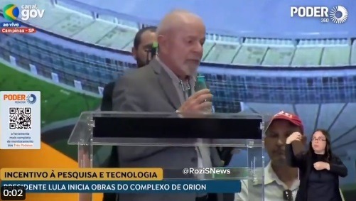 VÍDEO: Lula confunde garrafa de água com microfone; assista