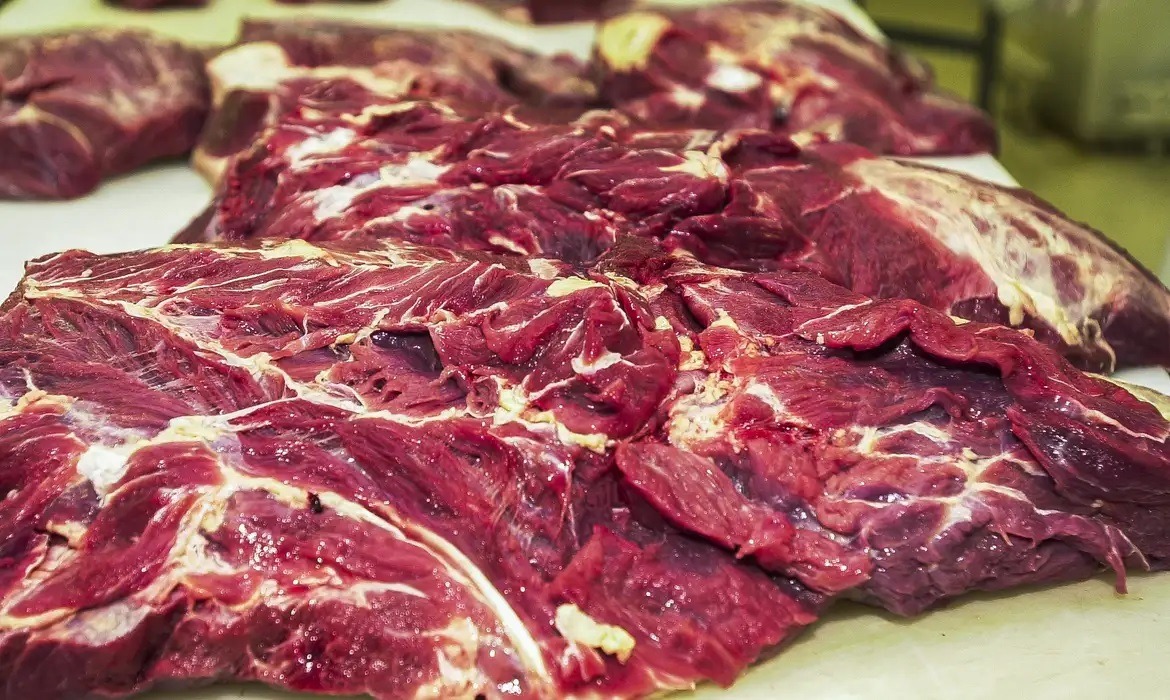 Internautas reclamam da tributária: “sem picanha e com pinto mole”