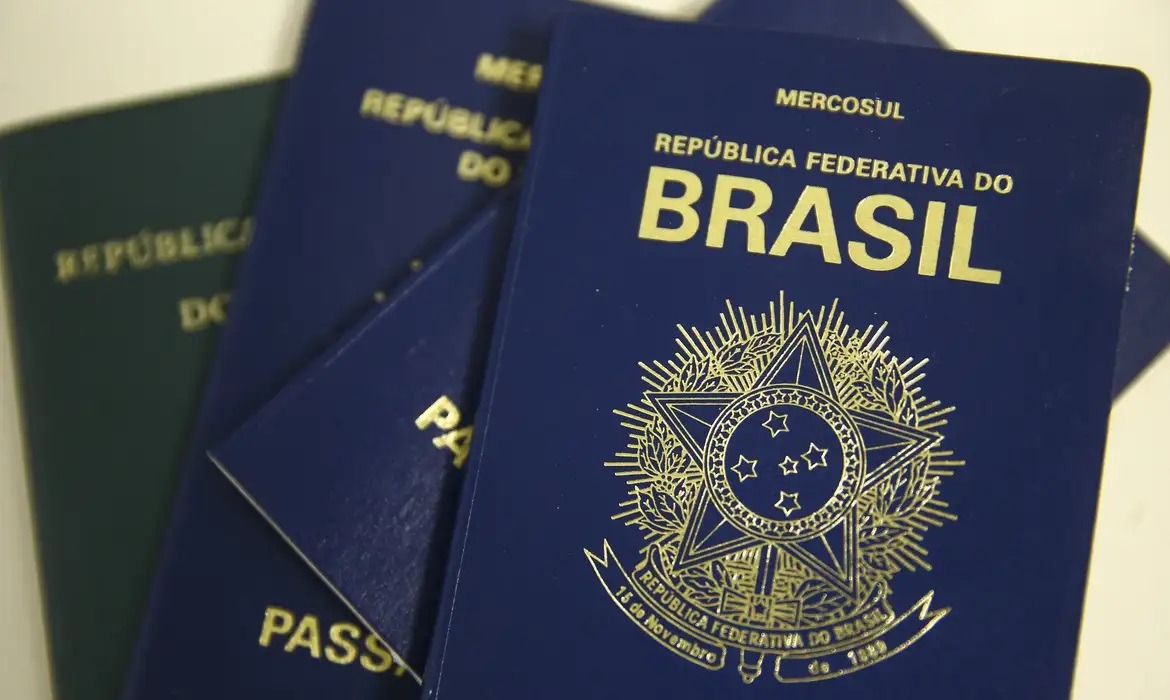 Passaporte mais poderoso do mundo consegue entrar em 195 países sem visto