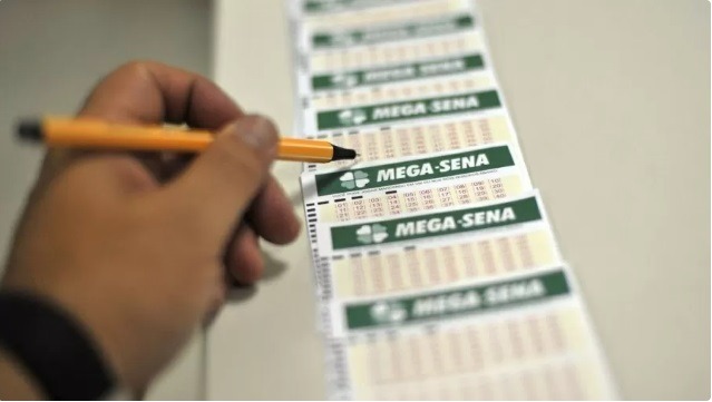 Mega-Sena acumula e prêmio sobe para R$ 33 milhões; veja dezenas sorteadas