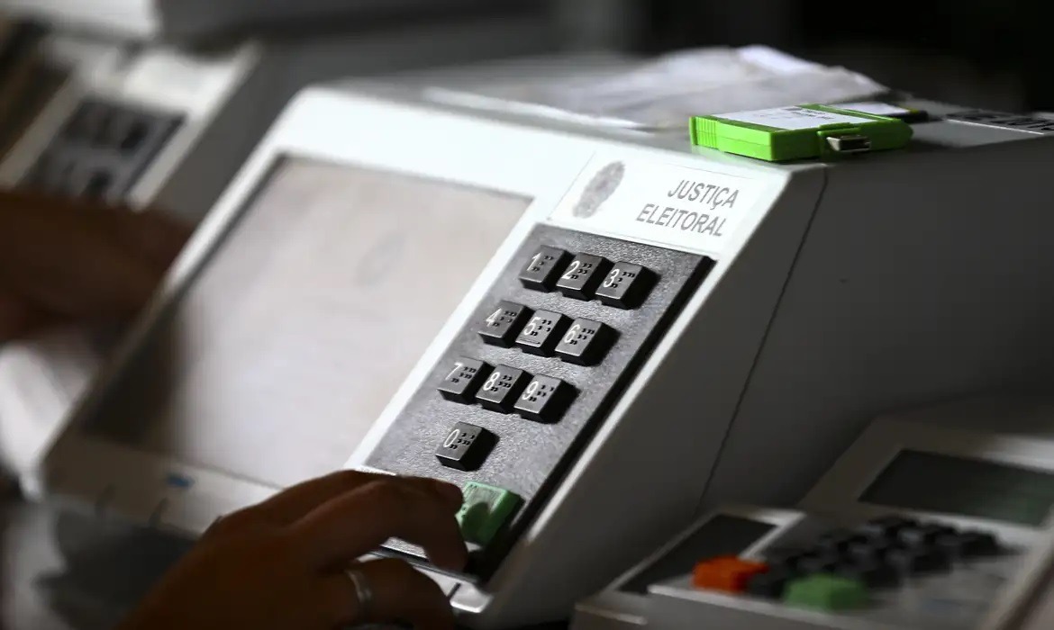 No Brasil, 213 candidatos precisam de apenas um voto para serem eleitos prefeitos