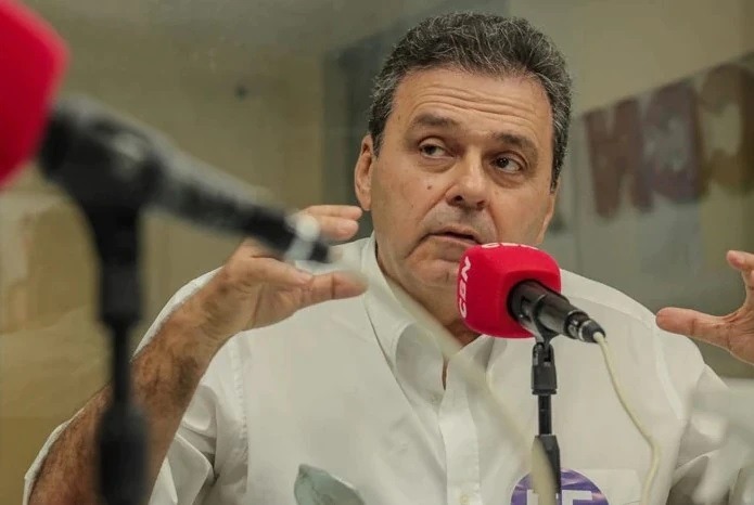 Carlos Eduardo tem vitória no TRE, derruba liminar e recupera inserções na TV