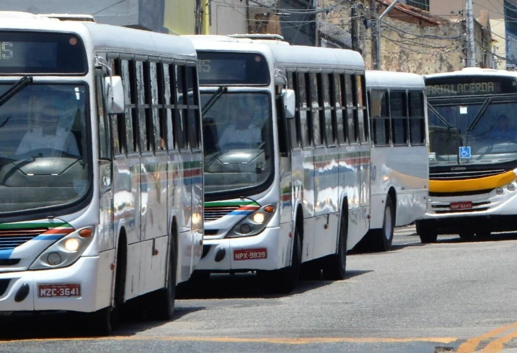 Veja operação de ônibus corujões com tarifas gratuitas nos polos do Carnaval 2025 em Natal