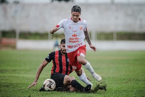 Santa Cruz de Natal vence o América e abre vantagem nas semifinais do Campeonato Potiguar