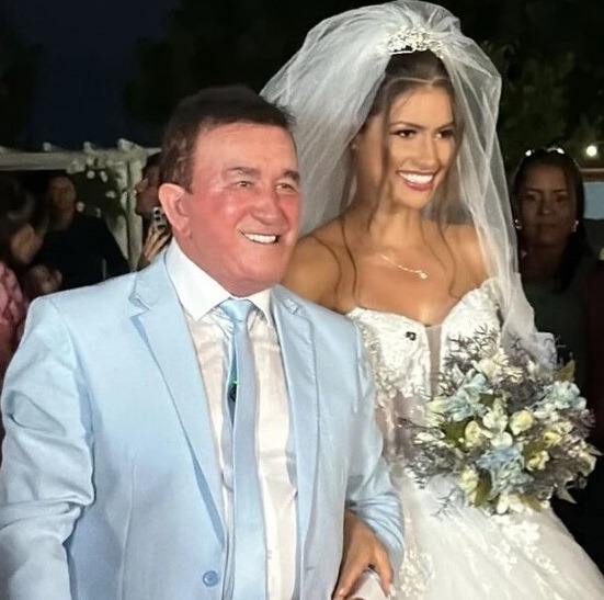 Amado Batista se casa com miss 51 anos mais nova em cerimônia luxuosa