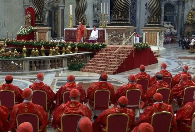 Missa na Basílica de São Pedro inicia conclave que escolherá o papa
