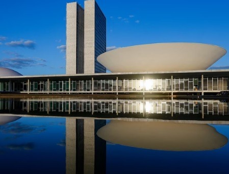 Auditor do TCU oculta morte da mãe e recebe R$ 3,9 milhões da Câmara