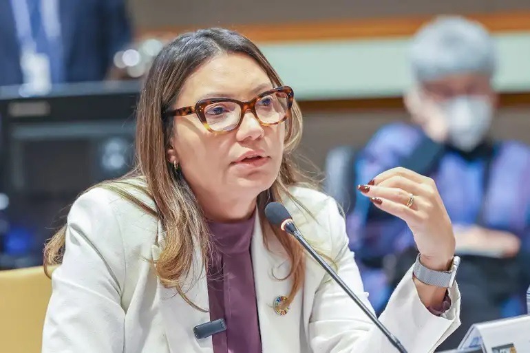 Justiça dá 20 dias para governo explicar gastos com viagens de Janja